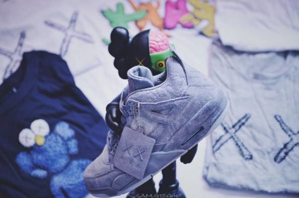 在街头潮流这个坑爹圈子里，足球似乎一直处于边缘，格格不入