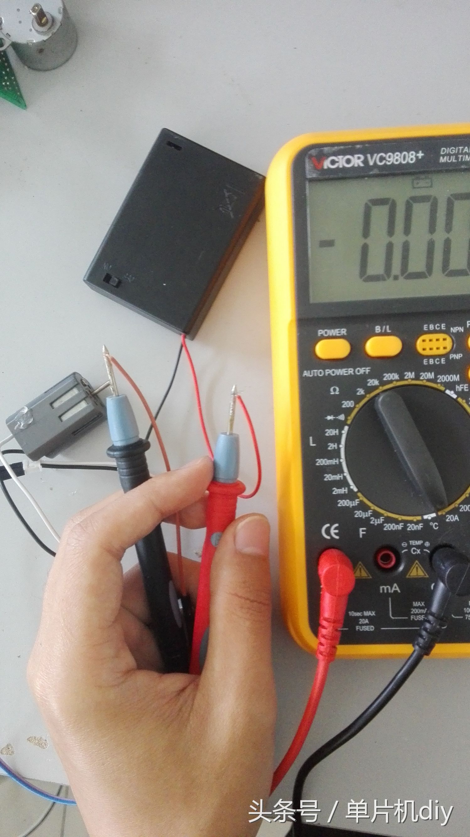 不知道怎么接线怎么用万用表测量,万用表怎么测量没反应是怎么回事