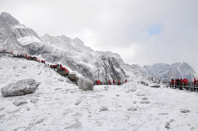 玉龙雪山纳西人心中的神山,玉龙雪山是当地纳西族的神山