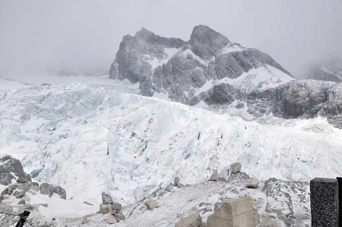 玉龙雪山纳西人心中的神山,玉龙雪山是当地纳西族的神山