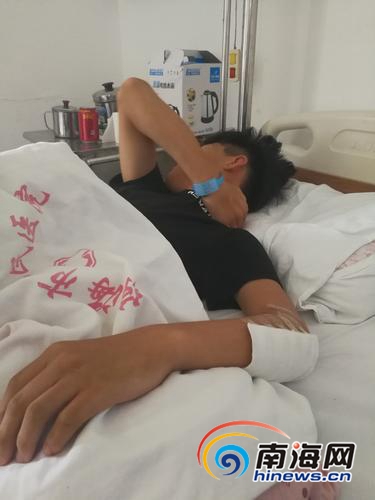 初中生打架打鼻子骨折了,中学生在校打架致对方小手指骨折