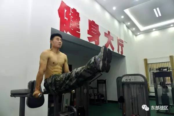 军营健身达人教你如何练出好身材,健身器械体能训练大全