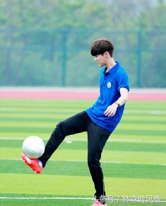 鹿晗足球小子照片,足球小将鹿晗