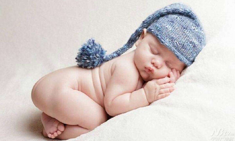 母乳喂养大便稀次数多正常吗,母乳喂养的婴儿大便稀黄有泡沫