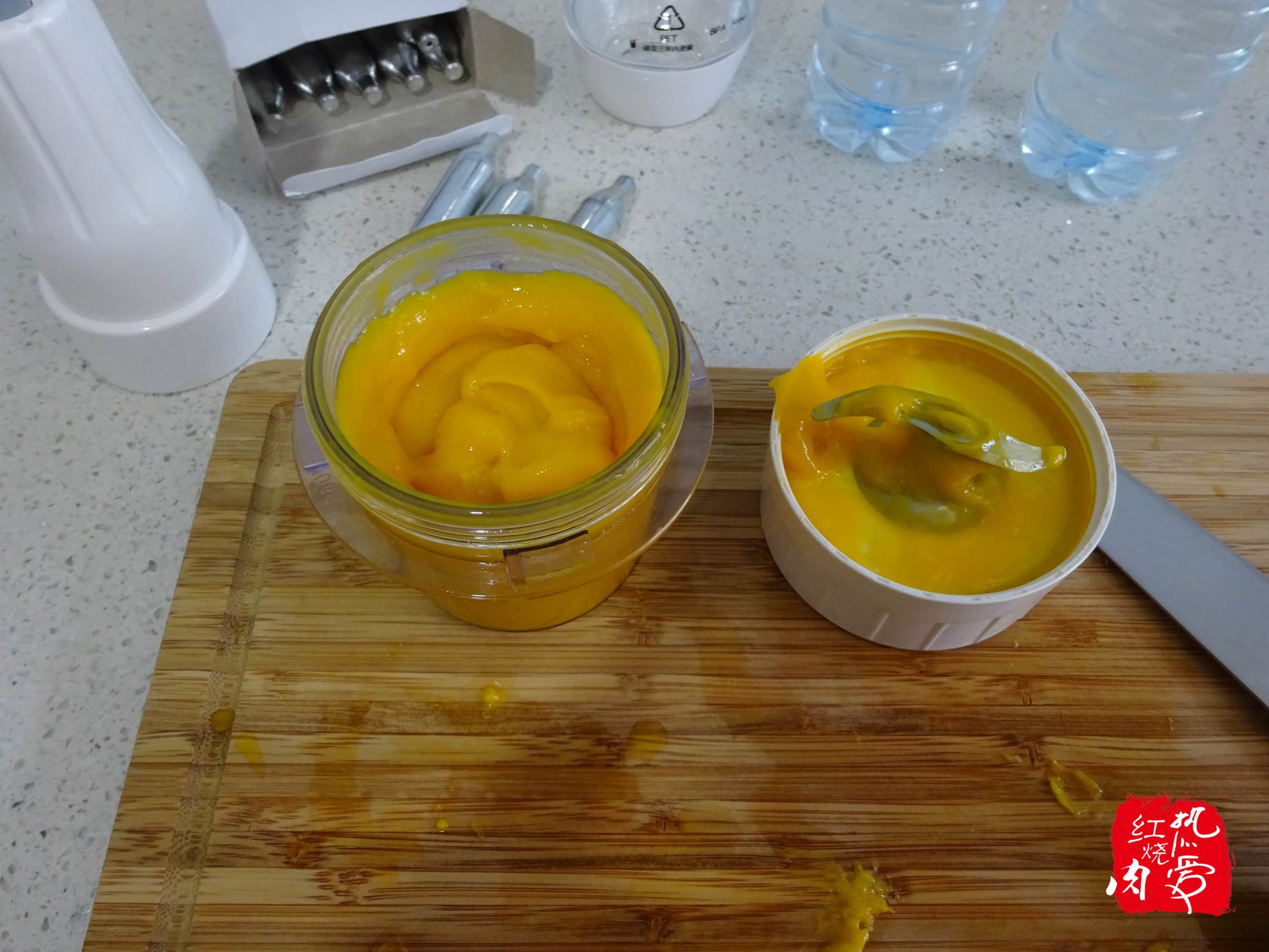 一个芒果两瓶水，就能做出比北冰洋汽水还要好喝的冰爽气泡水来！