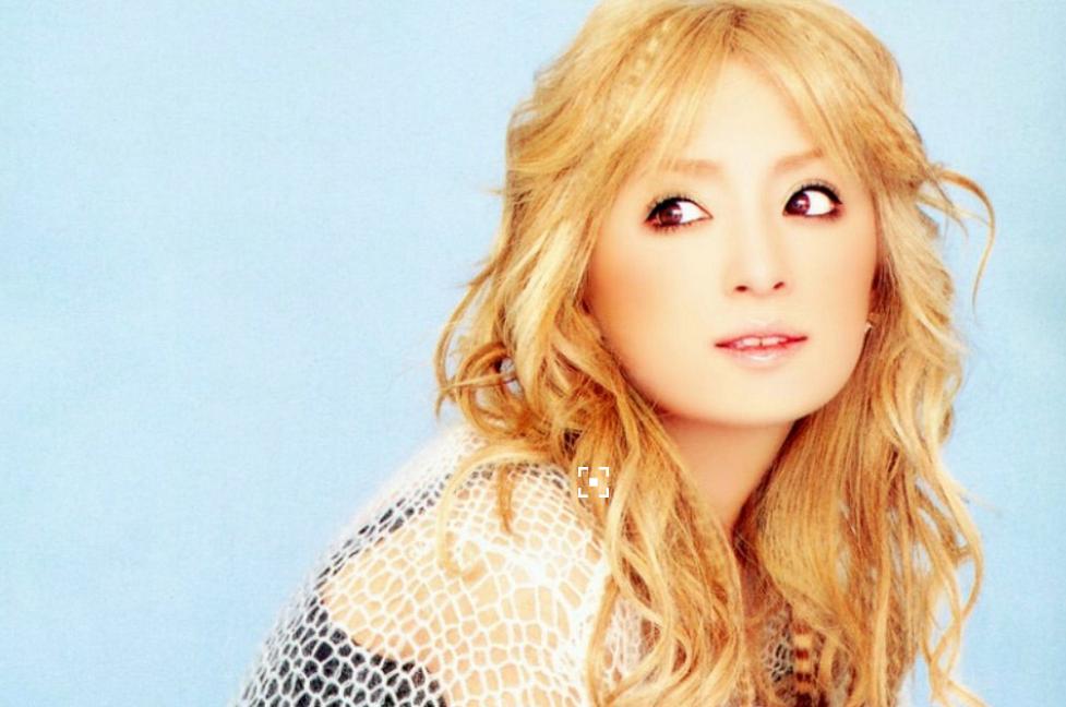 滨崎步双耳现状,滨崎步耳朵失聪的原因