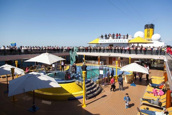 坐着豪华游轮,坐着邮轮看世界