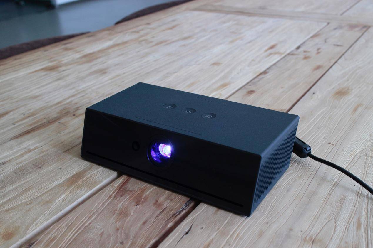 微鲸变维打击小米乐视:私人移动影院,一秒自动变焦