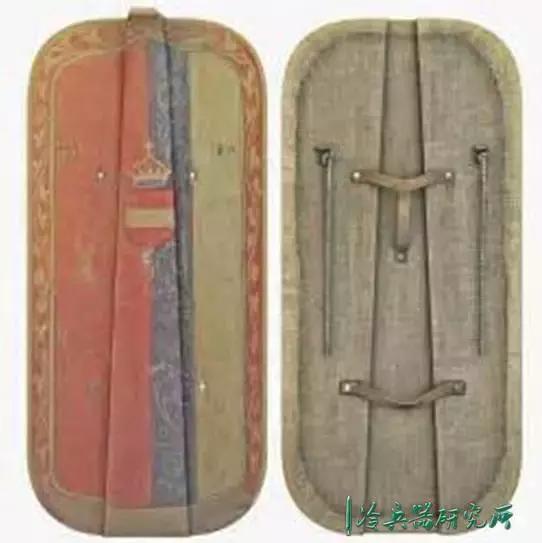 开弩方式在进步，欧洲弩兵为啥还都喜欢背个大盾牌？