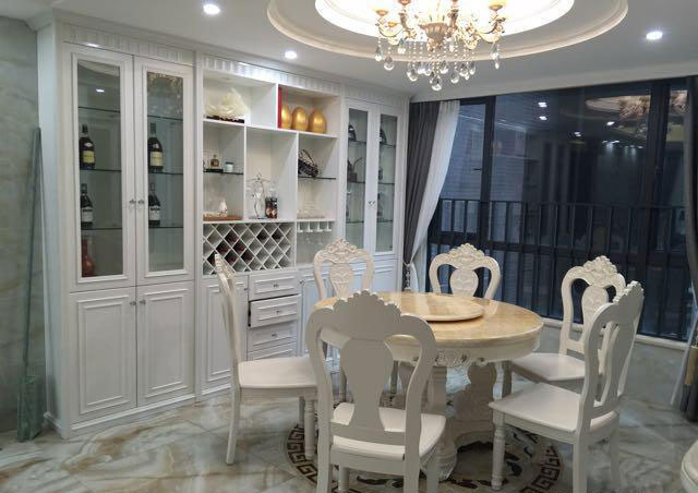 昆明未名城100平现代简欧装修,头一回看到把浴缸装在阳台的!