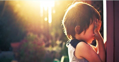 小孩近视第一排看不清,为什么不近视却看不清