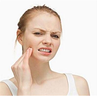 夏季脸上干燥脱皮怎么办啊,夏季皮肤瘙痒干燥脱皮怎么办