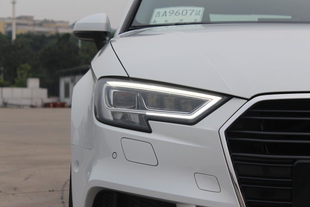 奥迪a33.5tfsi落地价,奥迪a3sportback