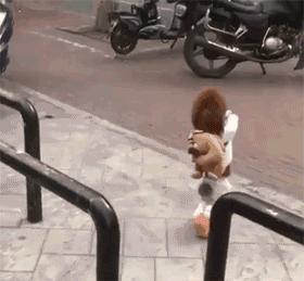 总有一瞬间感觉眼前的事发生过,总感觉要发生什么大事