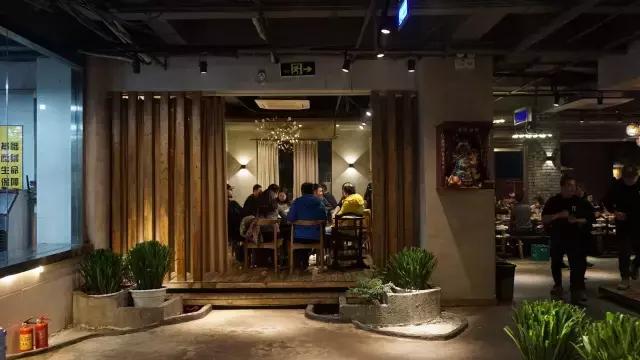 他,如何缔造了方圆百米3家门店都排长队的神话?