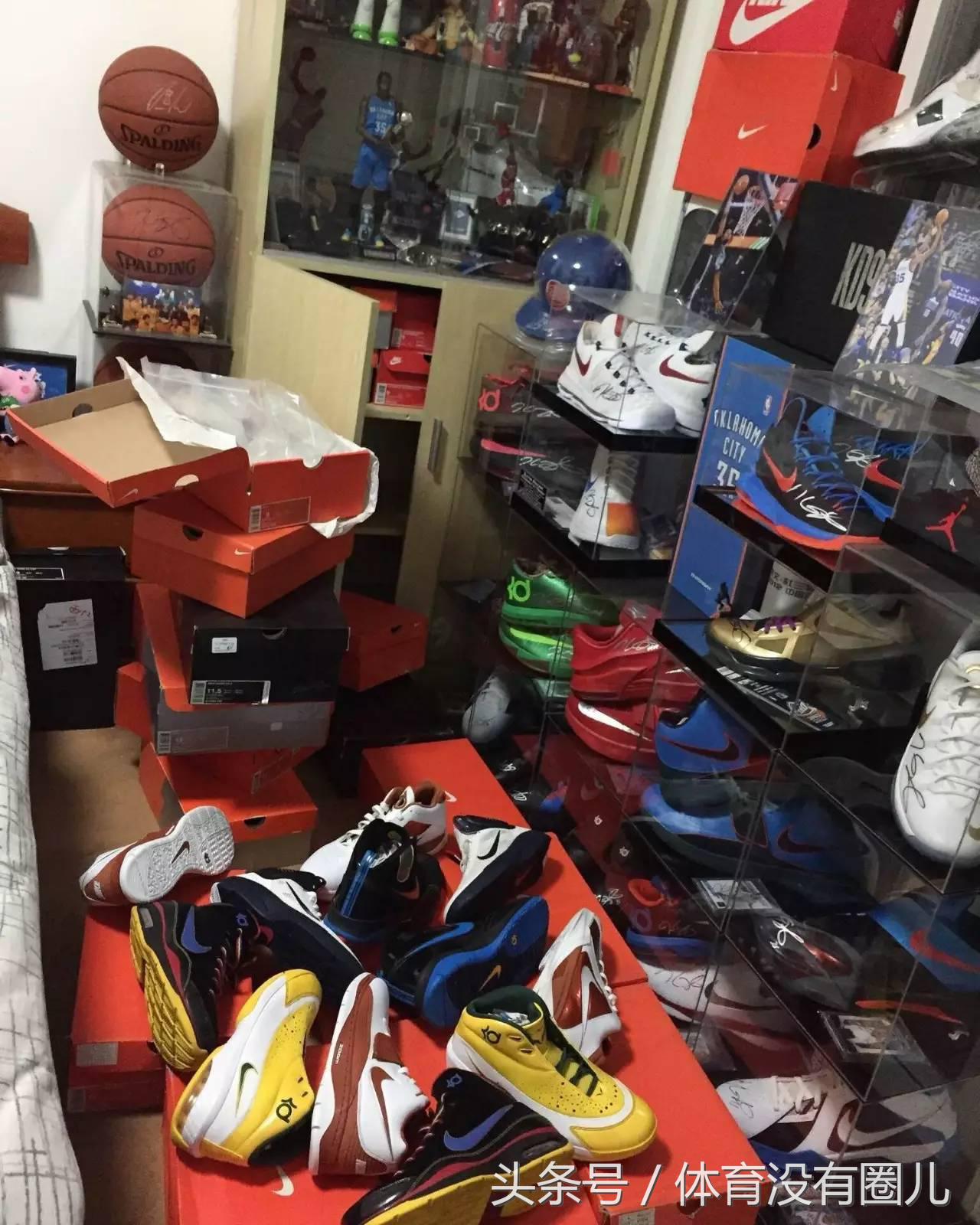 还在抱怨鞋柜里缺一双球鞋?那么这个苏州男孩关于NBA的收藏