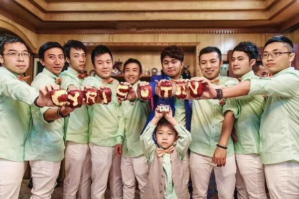 堵门游戏准备几个比较合适,新郎迎娶新娘堵门游戏