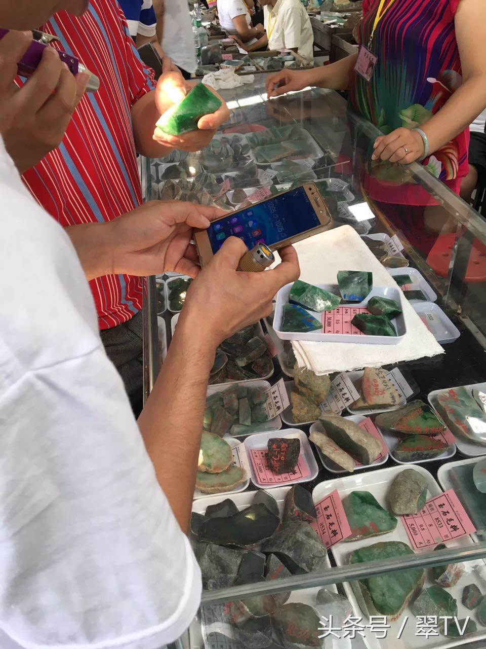 平洲公盘翡翠最新信息,平洲翡翠毛料公盘视频