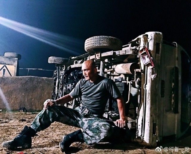 一龙金钟罩被美国特警ko完整版,武僧一龙摔跤视频