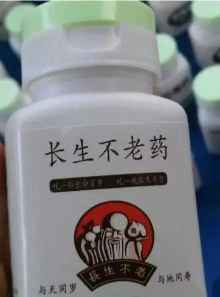 小孩的书包都藏了啥,小孩的书包里有什么东西