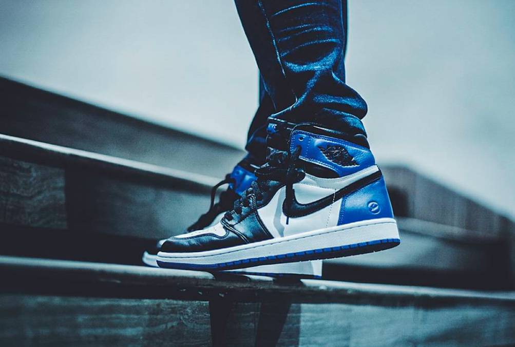 yeezy350白斑马哪年的好,国内最贵的鞋是多少钱