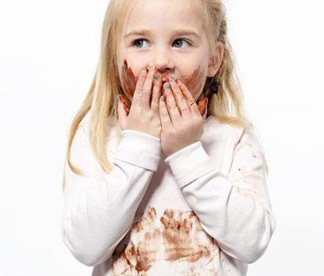 去除衣服上油渍污渍小妙招,红酒衣服上的污渍怎么去除