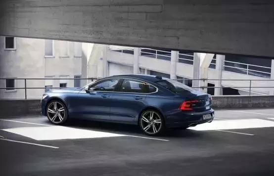 有没有人曾告诉你，足球和车企这对CP有点萌，偶尔还会辣眼睛