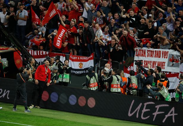 伊布返曼联与队友告别,伊布回曼联完整视频