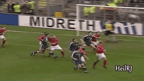 盘点绿茵场上的精彩集,比武打片还精彩的格斗比赛