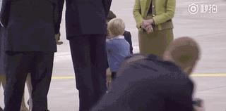 英国小王子被妈训哭,英国小王子被霸凌