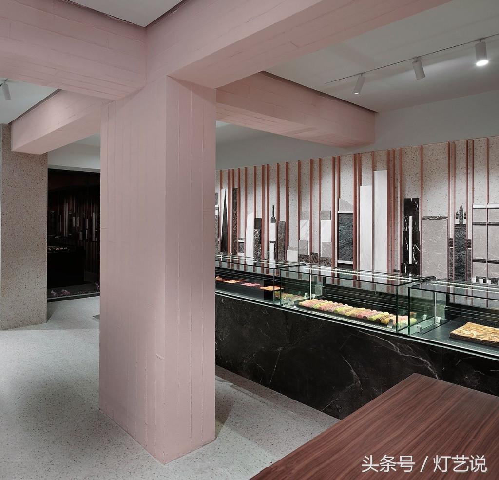 纽约不一样的蛋糕店，柜体照明用的好！