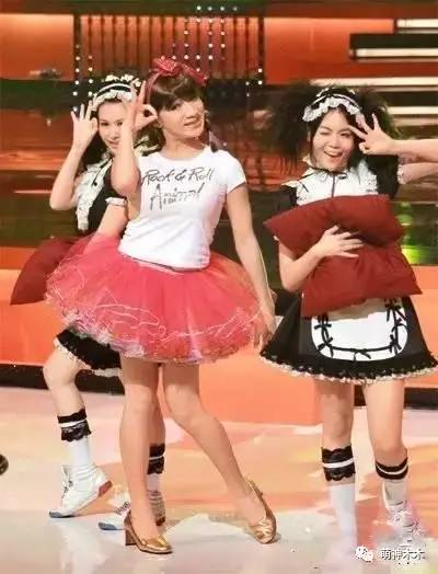 跑男团穿高跟鞋，李晨走不了路，鹿晗竟毫无违和感，美成了这样