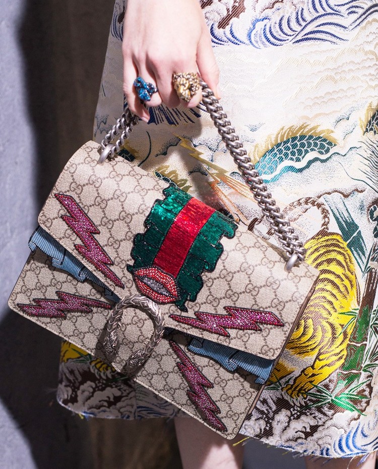 gucci比较火的衣服,gucci又开始出爆款了