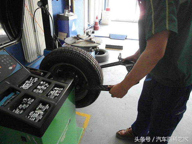 四轮换位做动平衡还是四轮定位,四轮动平衡和四轮定位哪个贵