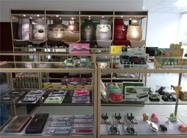 4s店销售卖一台车大概能赚多少钱,奔驰4s店卖一辆车赚多少