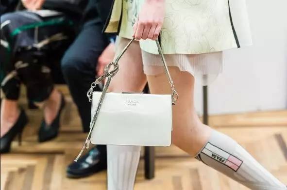 最近让我忍不住种草的小包全让宋茜给背了！关键还不贵