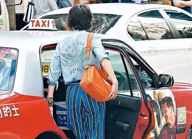 蒋欣背的女包,蒋欣香奈儿包