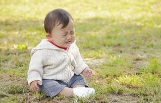 宝宝不慎摔倒,宝宝不小心摔倒你会怎么安慰