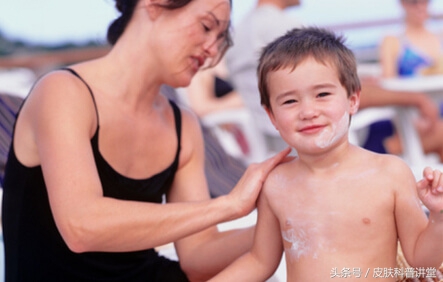 海滩玩的时间长把皮肤晒伤怎么办,皮肤晒伤但是要出门怎么保护