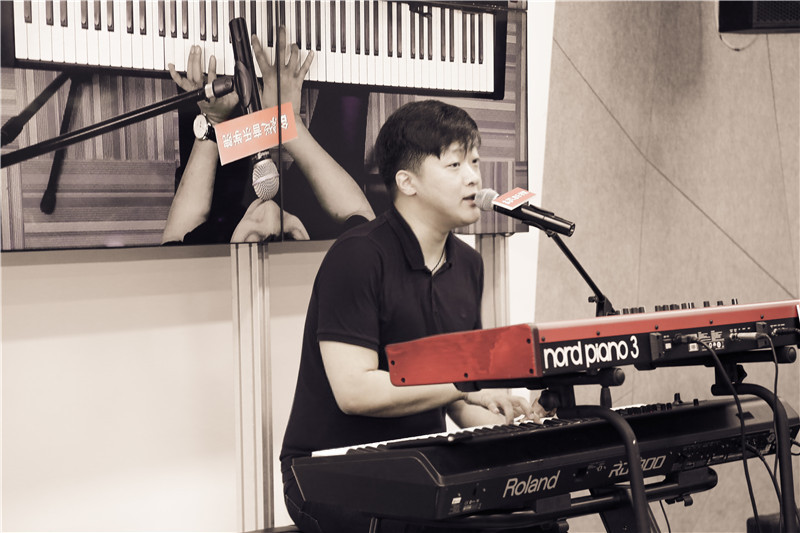 刘卓键盘手什么水平,刘卓不是键盘吗