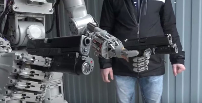 战斗民族就是彪悍俄罗斯机器人已经学会用枪射击啦！