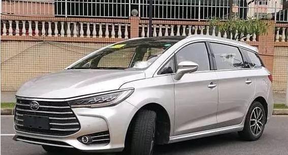 被奥迪设计总监骗了，车展用汉字车标，正式量产却又用BYD车标