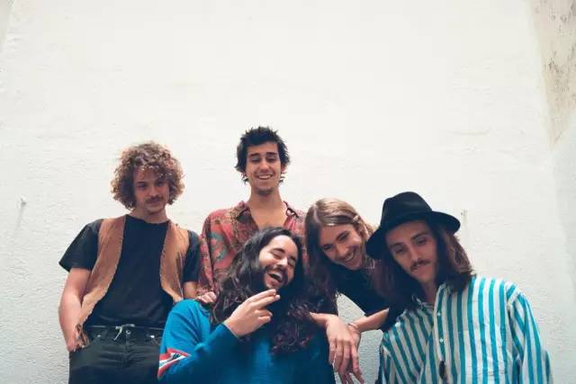 离京前夜，我们跟HolyBouncer约了顿二锅头