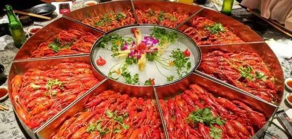 厦门深夜美食小龙虾,厦门和朋友吃小龙虾