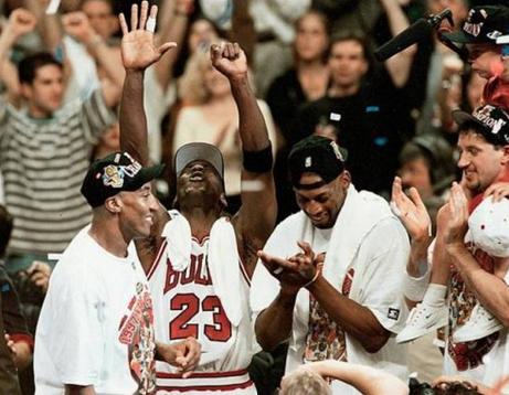 夏天适合戴的高顶棒球帽,夏季的棒球帽怎么搭出活力的感觉