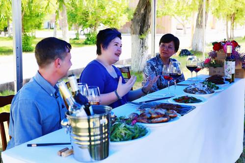 葡萄酒大师赵凤仪发现最爱:尼雅清风桃红配*疆新**美食