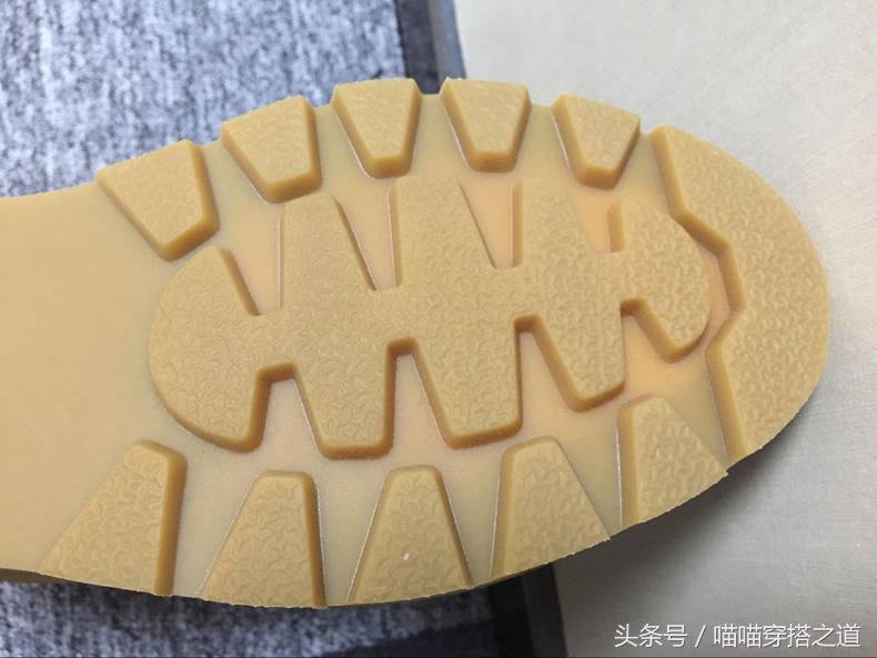 jeep大黄靴对比添柏岚,添柏岚大黄靴logo深浅