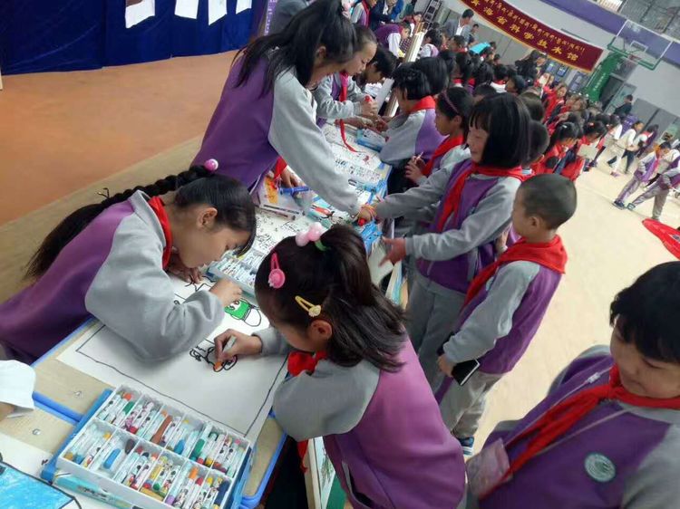 西宁市康南园山小学第二届“美艺相伴”艺术节之科技艺术体验活动