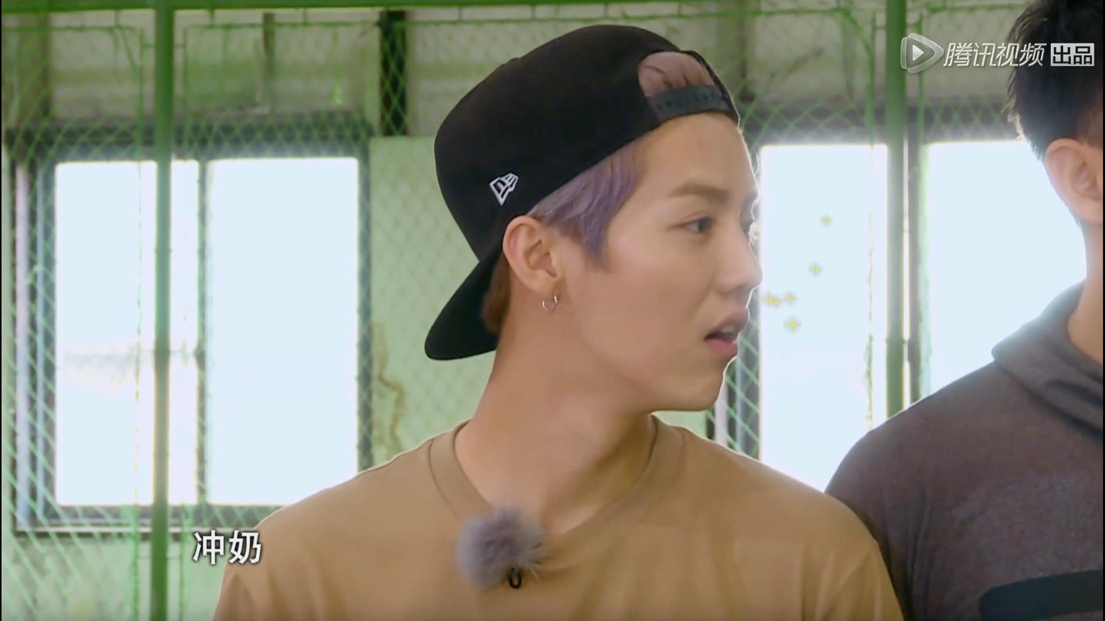 应采儿鹿晗名场面,鹿晗和应采儿比胳膊