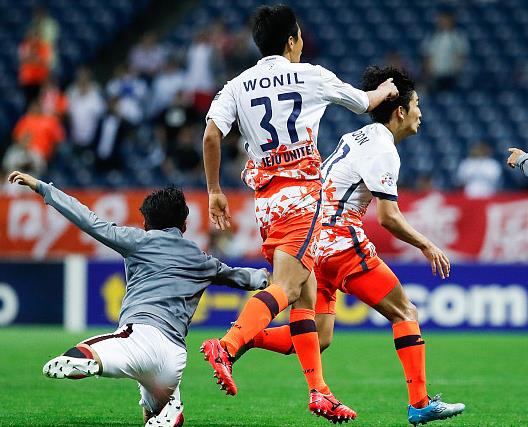 韩国卡塔尔亚冠群殴,足球报亚冠斗殴处罚应能保障公平